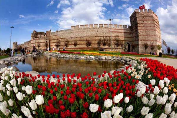 /img/blog/articles/160406IstanbulTulipFestival01.jpg