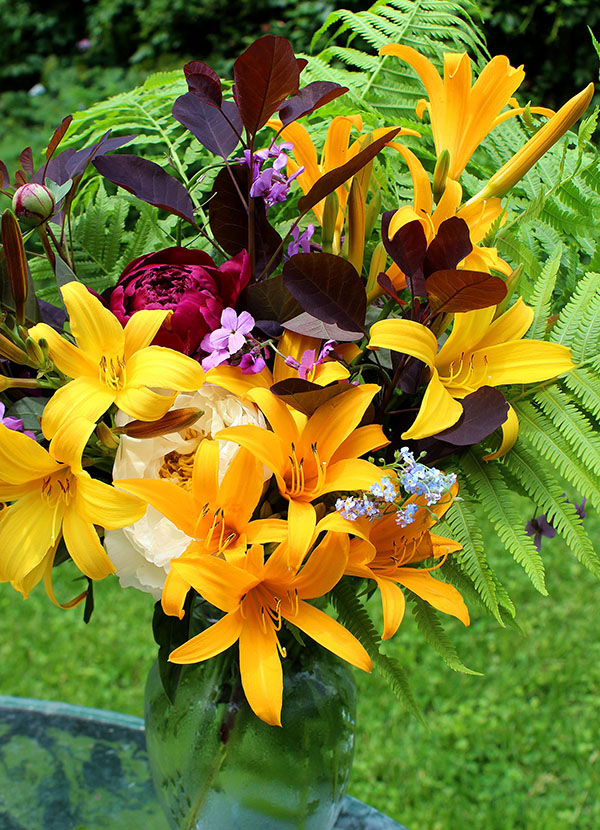 Daylily bouquet on May 27